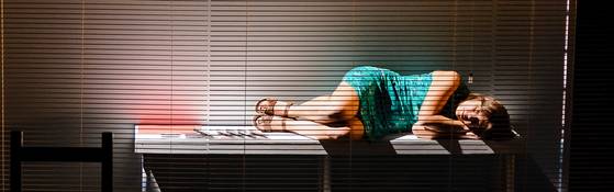 Claudia werd opgevoed door de kolonel die mee verantwoordelijk was voor de moord op haar ouders