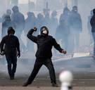 1 mei-viering in Parijs verstoord door relschoppers met brandbommen