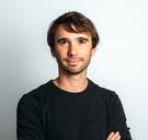 Deze regering mag zich dan ongenaakbaar voelen, in de praktijk is ze al maanden verlamd