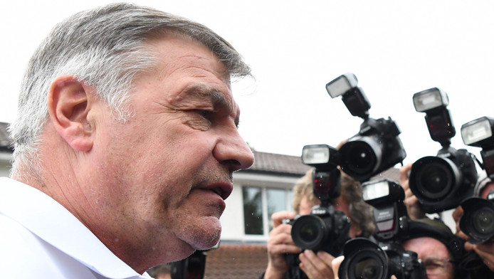 Sam Allardyce staat de Britse pers te woord.
