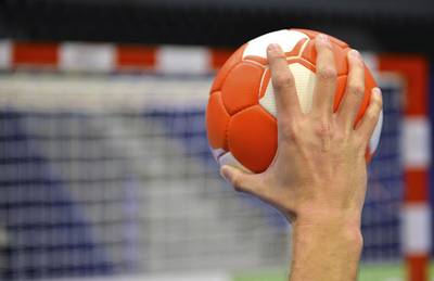 Tientallen handbalclinics op Walcherse scholen: 'Laatste kans voor de sport in de regio’