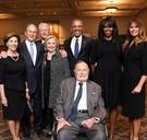 Barack Obama tovert glimlach op gezicht van Melania tijdens begrafenis Barbara Bush (en Twitter ontploft)