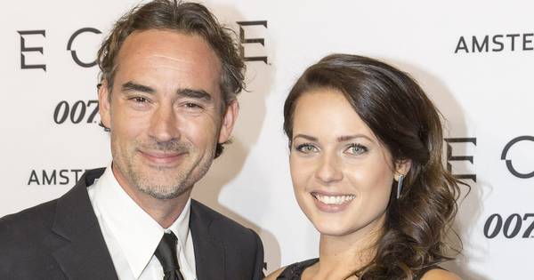 Jeroen Nieuwenhuize (43) smoorverliefd op journaliste (25) | Show | AD.nl