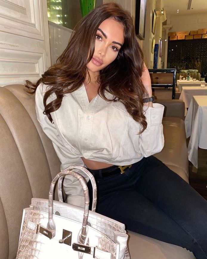 Le nouveau sac hors de prix de Nabilla cr e une fois de plus la