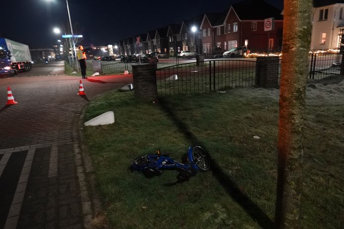 In Hardenberg is een jonge fietser aangereden bij het oversteken.