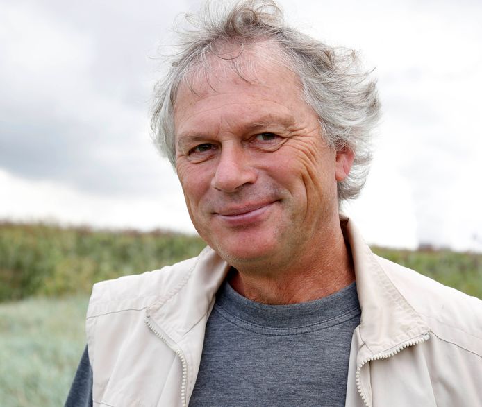 Luciën Calle heeft de Goessche Diep Fondsprijs gekregen voor zijn werk op het gebied van natuurbehoud in Zeeland.