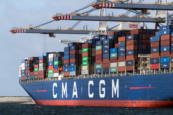 Containerschip in de Rotterdamse haven