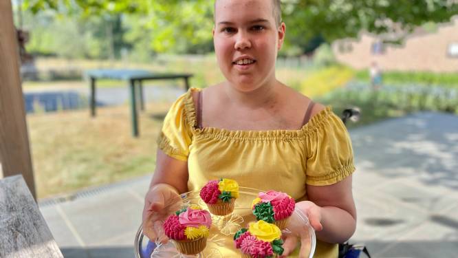 Amber (18) maakt overheerlijke cupcakes: “De kanker keerde terug, dus is een gewone vakantiejob nog niet voor deze zomer”
