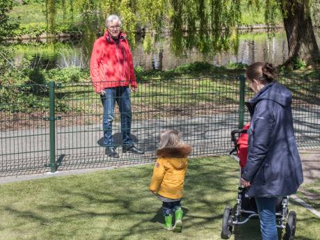 Jules (72) strijdt voor hek bij speelplek nadat peuter verdronk in vijver: ‘Ongeluk kun je niet terugdraaien’