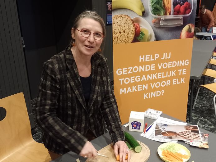 Veronique van het Sociaal Huis zoekt vrijwilligers die graag koken.