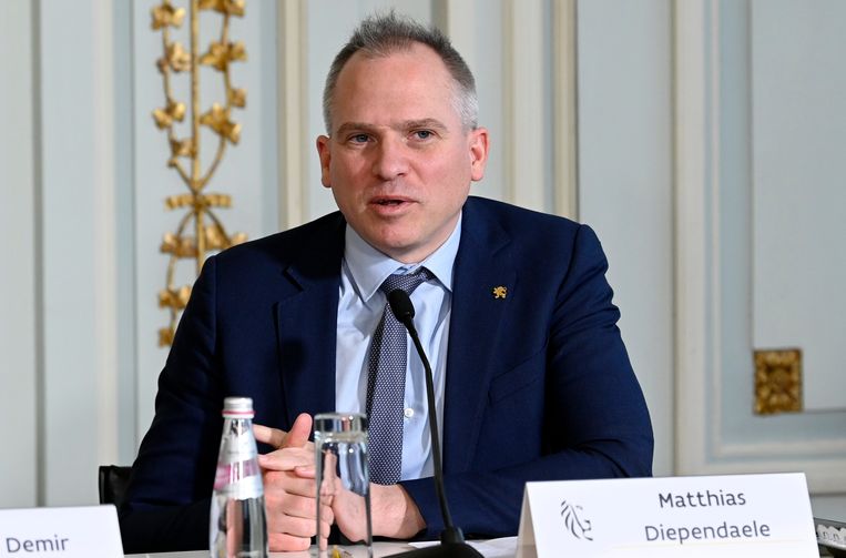Volgens Vlaams minister van Financiën en Begroting Matthias Diependaele (N-VA) is er geen reden tot euforie. Beeld Photo News