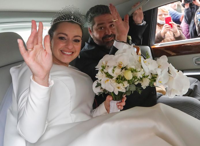 Van toepassing Politiebureau ader IN BEELD. 2.500 gasten en een tiara bezet met 450 diamanten: eerste  Russische vorstelijke bruiloft in meer dan 100 jaar is een feit | Showbizz  | hln.be