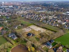 Buurvrouw hekelt bouw van rijtjeshuizen op grens Staphorst en Meppel: ‘Passen niet bij straatbeeld’
