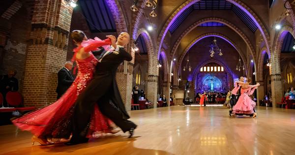 Glitter en glamour bij danskampioenschappen in Noordhoekse kerk