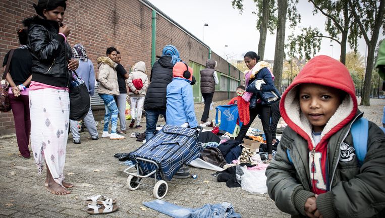 Vluchtelingen bij een noodopvang in Rotterdam. Beeld anp
