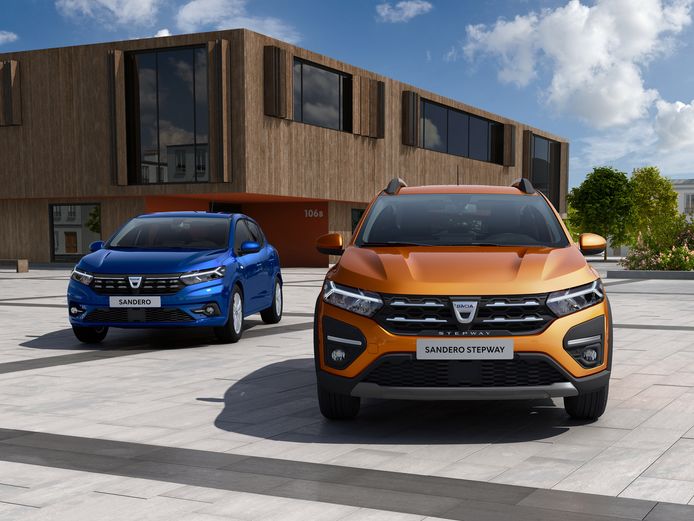 De nieuwe Dacia Sandero (links) en Sandero Stepway zijn ingrijpend vernieuwd