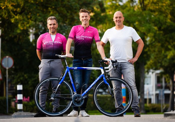 Jan-Jaap Monster, Nico Kranendonk en Erik Zwaan (vlnr) zijn klaar voor de Giro di KiKa