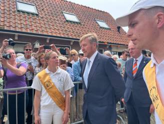 Koning Willem-Alexander op bezoek in Nieuw- en Sint Joosland: ‘Prachtig om die Zeeuwse paarden te zien’