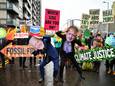 Klimaatactivisten voeren actie in Glasgow, waar wereldleiders als Amerikaans president Joe Biden en Brits premier Boris Johnson onderhandelen over maatregelen om de gevolgen van de klimaatcrisis te beperken.