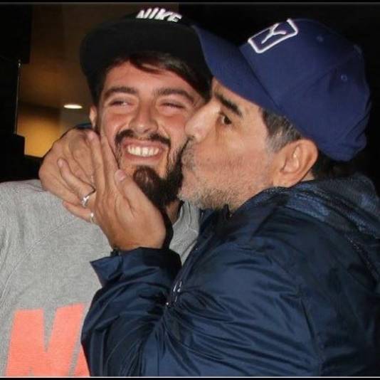 Diego Maradona junior bij zijn eerste ontmoeting met zijn vader in 2016.
