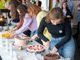 Taartbakwedstrijd  Heel Wageningen Bakt voor thuisbakkers, ter gelegenheid van de opening van pop-up restaurant Happietaria op de Dreijen in Wageningen. Voor € 5,- konden bezoekers de taarten proeven.