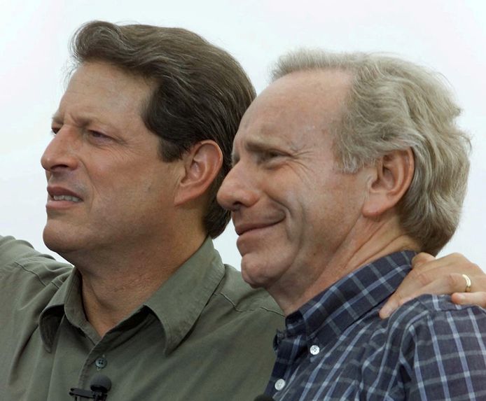 Archiefbeeld. Presidentskandidaat Al Gore en vicepresidentskandidaat Joe Lieberman. (12/09/00)