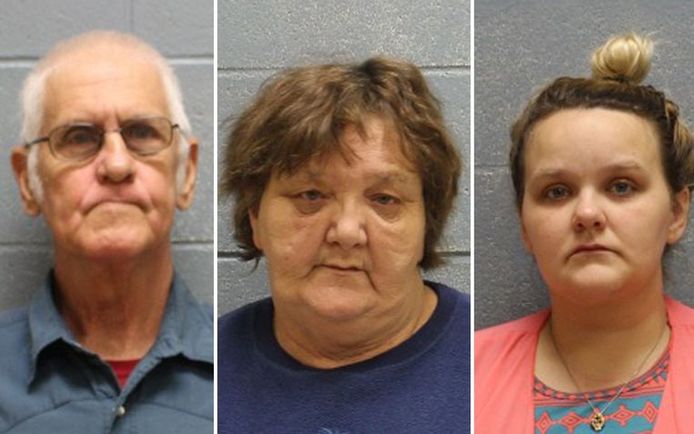 Trois adultes ont été arrêtés pour soupçons de maltraitance.