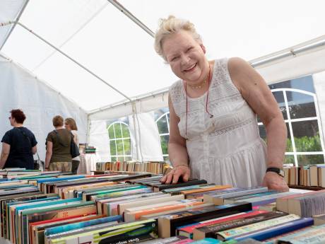 Minder lezen? BoekBankHank merkt er niets van: ‘Ik vind het heerlijk om te verdwalen in een andere wereld’