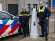 Politie Zeeuws-Vlaanderen en Vlaanderen gaan samen patrouilleren. Wijkagent Hulst Ingrid van Dessel en wijkinspecteur De Klinge Tom Stremersch.