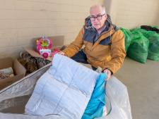 Asielzoekers in noodopvang helpen bij inzamelen spullen voor aardbevingsslachtoffers