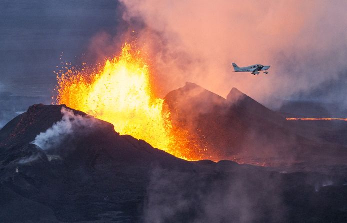 Bij de uitbarsting van de Bárðarbunga spoot lava metershoog de lucht in.