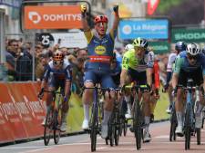 Mads Pedersen sprint naar dubbelslag in eerste etappe Dauphiné, Jonas Abrahamsen boekt in Brussel eerste profzege