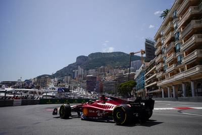 LIVE F1. Ferrari's heersen tijdens tweede vrije training, Hamilton kritisch voor circuit: “De meest hobbelige achtbaanrit ooit”