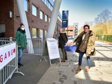 Ziekenhuizen in het Groene Hart overstelpt met beschermende brillen en maskers