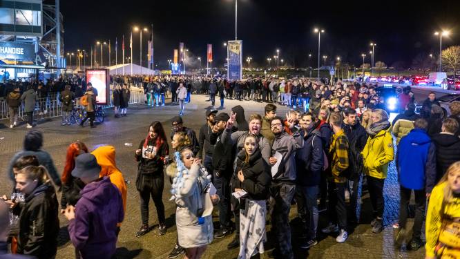 Hardstyle-fans stranden op station in Arnhem na ‘geweldige nacht’ bij Qlimax in Gelredome