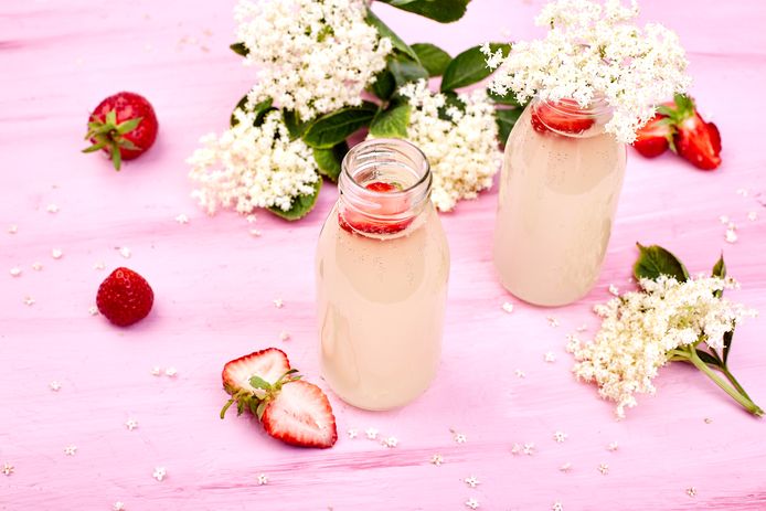 Waterkefir is een populair drankje nu meer mensen thuis dranken fermenteren.