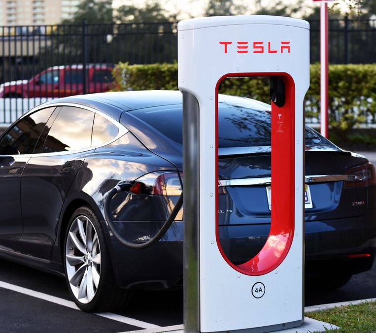 5 minuten laden kilometer: Tesla lanceert nieuwe V3-Supercharger | Morgen
