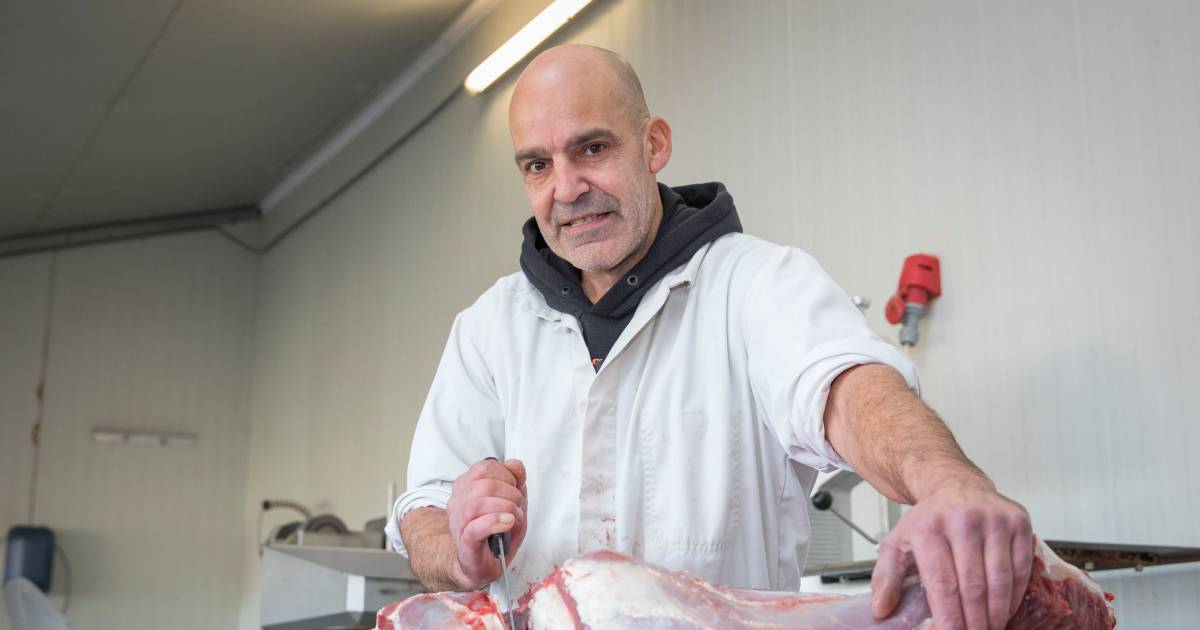 Slager Noordhoek is al aan het slachten voor de feestdagen