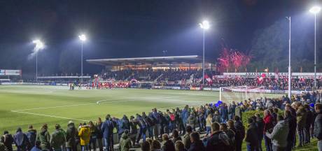Ehbo Behandelt Vijftien Mensen Na Rookbom Incident Nederlands Voetbal Bndestem Nl