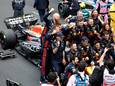 Verstappen wint GP van Monaco met overschot na kletsnat slot, frustrerende namiddag voor ploeggenoot Pérez