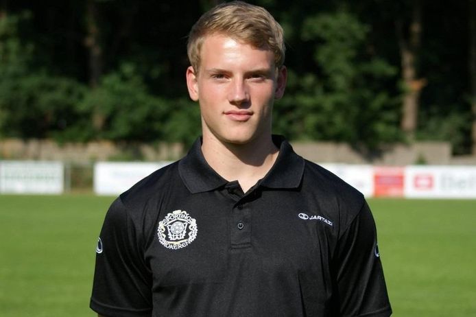 Niels De Wolf als jeugdspeler bij Sporting Lokeren