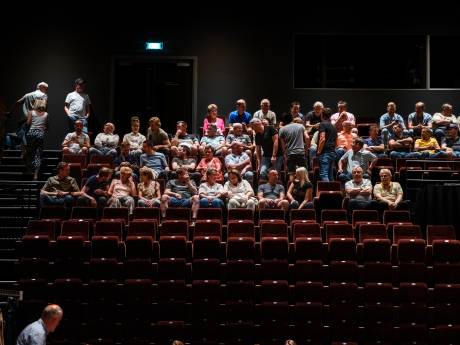 Kritische noten over vluchtelingenopvang vullen tribune tijdens Deurnese raadsvergadering