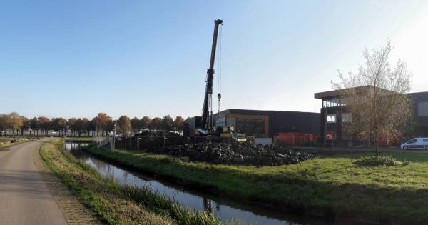 Knap staaltje werk: enorm gemaal snel geplaatst bij Hedel - BD.nl