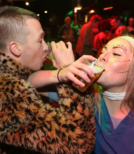 Van 2 euro tot 3,50: zoveel betaal je voor een biertje tijdens carnaval in Brabant
