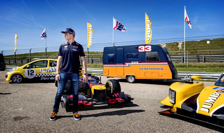 Kalmerend Advertentie climax Max Verstappen ligt onder vuur vanwege zijn rijstijl, maar van een  psycholoog wil hij niets weten