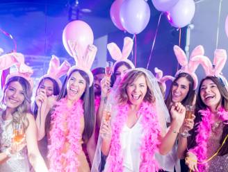 Spaanse stad Malaga gaat op opvallende wijze strijd aan met overlast vrijgezellenfeesten: hoge boetes voor wie met opblaaspenissen en sekspoppen rondloopt