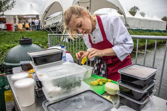 TV-kok Estée Strooker tijdens haar deelname aan de HillBilly-contest tijdens Chef's (R)Evolution 2018.