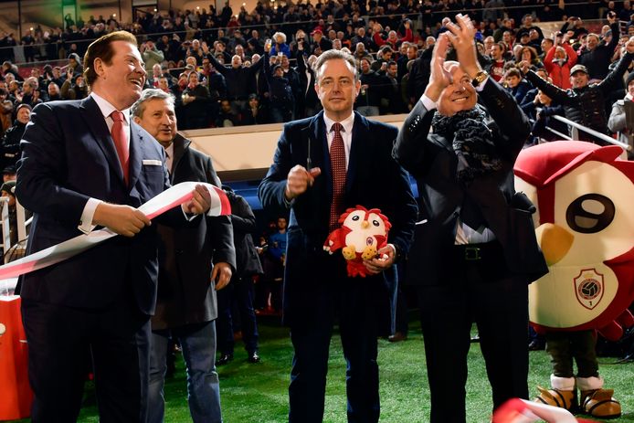 Voorzitter Paul Gheysens, Bart De Wever en Luciano D'Onofrio openen de nieuwe tribune 1.
