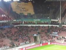 PSV-tribune onveilig voor springende Twentefans: ‘En als we nou eens onze 800 dikste fans sturen?’