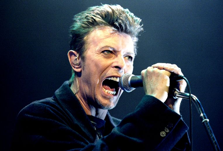 David Bowie tijdens een optreden in Wenen, 1996. Beeld REUTERS